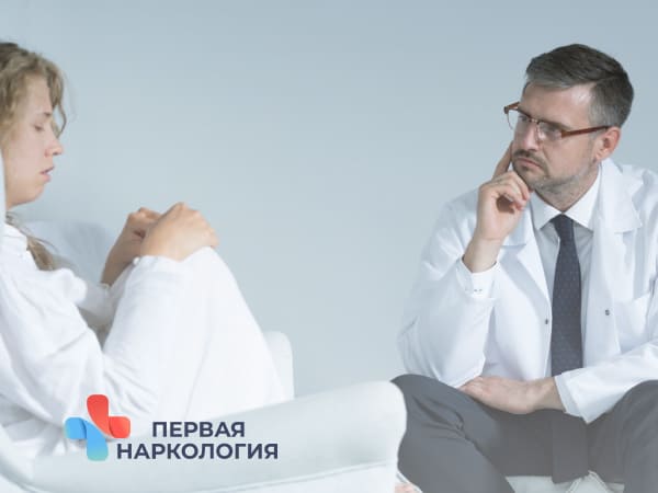 Врач работает с пациентом